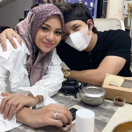 7 Momen Hangat Krisdayanti Buka Puasa Bareng Azriel & Aurel Hermansyah, Kumpul dengan Amora dan Kellen