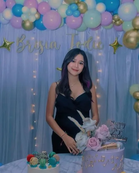 7 Momen Pesta Ulang Tahun Brisia Jodie ke-25, Rayakan Bersama Orang Tersayang dalam Ruangan Penuh Balon Warna Pastel
