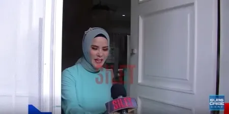 7 Penampakan Rumah Mewah dan Luas Angel Lelga, Gunakan Pintu Dua Sayap - Dinding Kaca