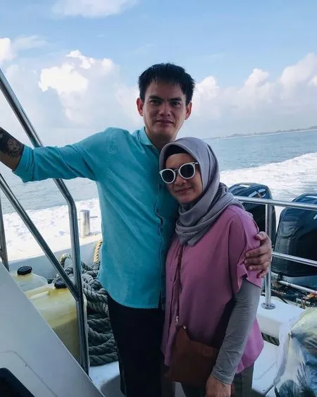 7 Postingan Manis Suami Ikke Nurjanah yang Bikin Baper, Masih Berasa Pengantin Baru - Setiap Hari Bilang 'I Love You'