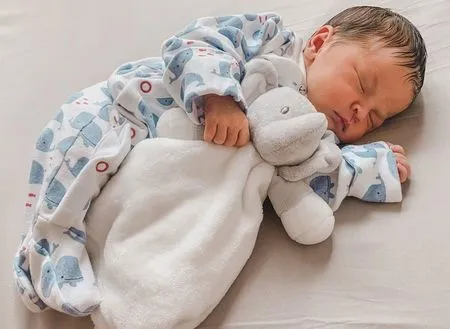 7 Potret Aisyah Moonlight Akbar, Anak Kimberly Ryder yang Baru Berumur 3 Bulan - Cantik Berwajah Bule