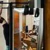 7 Potret Aksi Luna Maya Jalani Olahraga Pilates, Lakukan Berbagai Gerakan Sulit