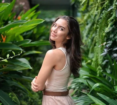 7 Potret Angela Gilsha Si Antagonis Di Samudra Cinta Pecinta Tanaman Yang Mau Turun Ke Sawah Kapanlagi Com