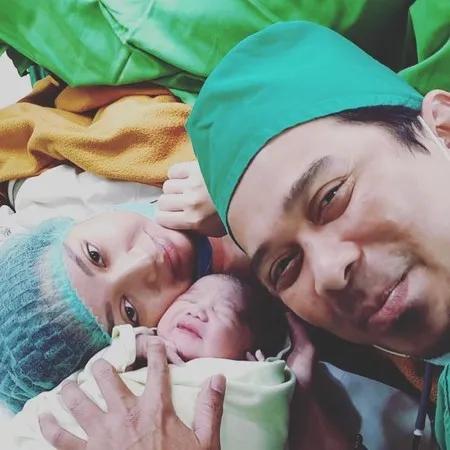 7 Potret Angelica Simperler Pompa ASI Jadi Sorotan, Netizen Sebut Wajahnya Imut Mirip Anak SD