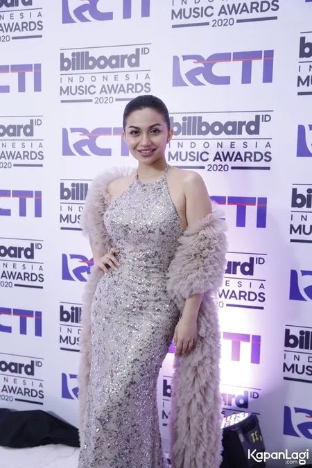 7 Potret Ariel Tatum Tampil Memukau di Billboard Indonesia Music Awards 2020, Sempat Jadi Trending Topic