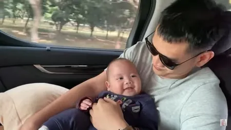 7 Potret Athar Anak Citra Kirana Pertama Kali Naik Pesawat, Nggak Rewel - Baru Terbang Sudah Beri 'Jackpot'