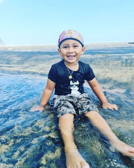 7 Potret Baby Cio Adik Bungsu Happy Asmara - Balita Berponi Panjang yang Ganteng dan Menggemaskan