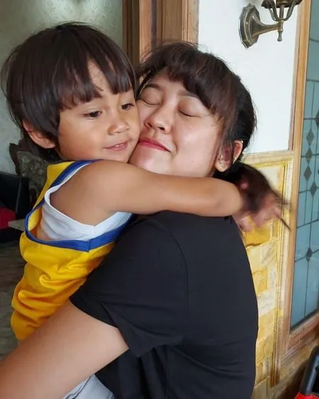 7 Potret Baby Cio Adik Bungsu Happy Asmara - Balita Berponi Panjang yang Ganteng dan Menggemaskan