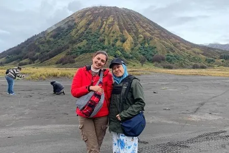 7 Potret Bahagia Asisten Donna Agnesia & Darius Sinathrya, Diberi Kejutan Ulang Tahun Hingga Liburan Bareng