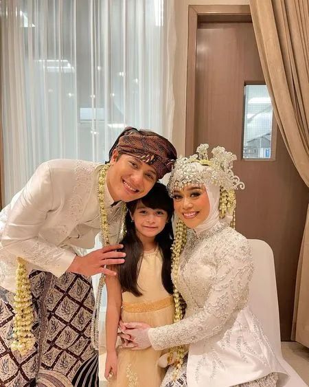 7 Potret Cantiknya Amabel 'Anak Leslar' Saat Datang ke Nikahan, Sebut Bunda Lesti dan Papa Billar