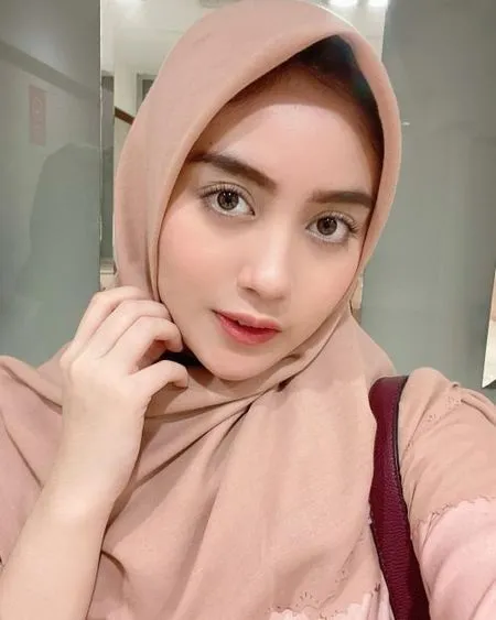 7 Potret Cantiknya Nabilah Ayu yang Kini Tampil Berhijab, Alasan Hijrahnya Bikin Merinding!