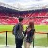 7 Potret Cassandra Lee dan Ryuken Lie Kunjungi Stadion Old Trafford, Tampil Memukau
