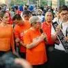 7 Potret Cinta Laura Rayakan Ultah Jakarta dengan Memilah Sampah di Car Free Day