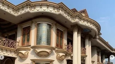 7 Potret Dapur di Rumah Mewah Muzdalifah yang Justru Kelewat Sederhana, Siapkan Masakan di Lantai - Pakai Kompor Gas Biasa