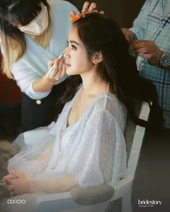 7 Potret Detail Make Up Jessica Iskandar di Acara Pernikahan, Aura Bahagia Terpancar Kuat