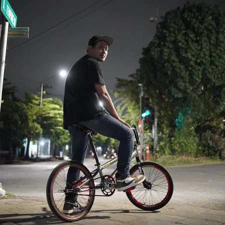 7 Potret Dono Pradana Stand Up Comedian Yang Lagi Naik Daun Berkat Konten Bondo Waninya di Kanal Youtube MLI