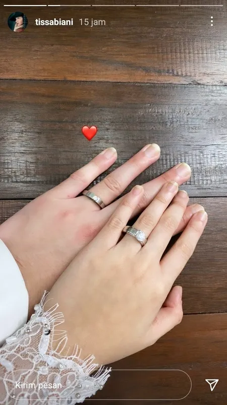 7 Potret Dul Jaelani Dan Tissa Biani Kompak Pamer Cincin Sambil Pakai Baju Bak Pengantin Sudah Lamaran Kapanlagi Com