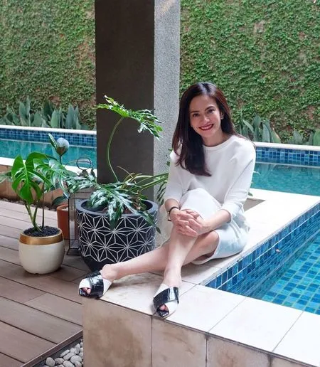 7 Potret Ersa Mayori yang Seolah Tak Pernah Menua, Tetap Penuh Pesona di Usia 41 Tahun