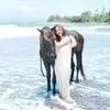 7 Potret Felicya Angelista Foto dengan Kuda di Pantai, Bak Tuan Putri Negeri Dongeng