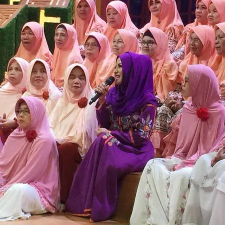 7 Potret Five Vi Rachmawati yang Kontroversial Gara-Gara Sebut Lagu Hadad Alwi 'Ya Thaybah' Syirik, Netizen Langsung Sarankan Tabayyun