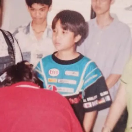 7 Potret Foto Masa Kecil Dikta yang Ganteng Dibilang Mirip Kai EXO, Miliki Wajah Babyface dan Nggak Banyak Berubah