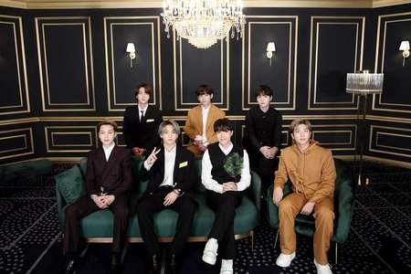 7 Potret Ganteng BTS di Red Carpet Grammy Awards 2021, Buktikan Diri Sebagai Rajanya Fashion Pakai Koleksi Louis Vuitton