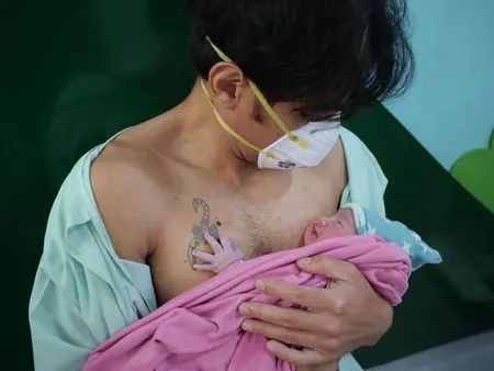 7 Potret Ganteng Danar Guritno, Adik Wulan Guritno yang Jarang Tersorot - Sosok Suami Idaman yang Menikah Dengan Sepupu Raffi Ahmad