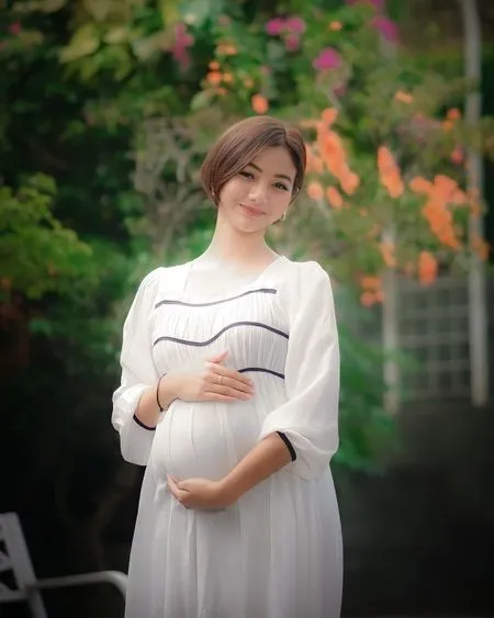 7 Potret Glenca Chysara Pamer 'Baby Bump', Totalitas Perankan Bumil - Kecantikan dan Pesonanya Panen Pujian