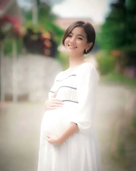 7 Potret Glenca Chysara Pamer 'Baby Bump', Totalitas Perankan Bumil - Kecantikan dan Pesonanya Panen Pujian