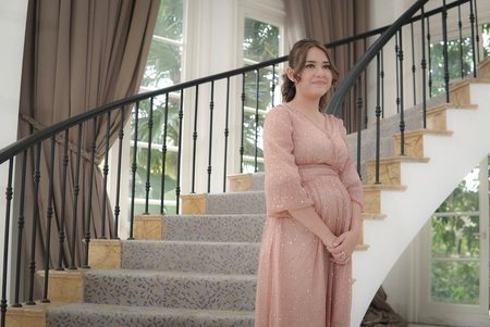 7 Potret Glenca Chysara Pamer 'Baby Bump', Totalitas Perankan Bumil - Kecantikan dan Pesonanya Panen Pujian