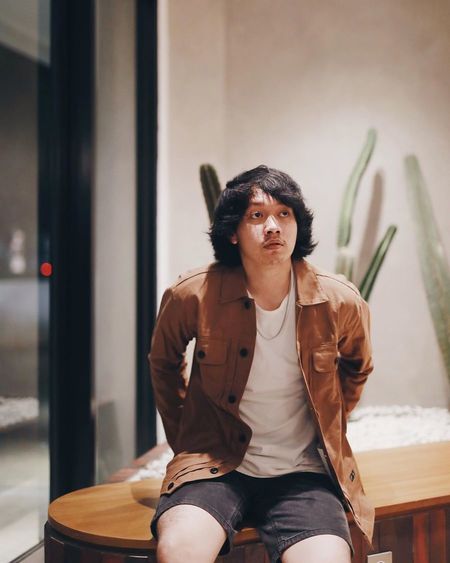 7 Potret Hanif Ramadhana Kekasih Aurelie Moeremans Yang Cinta Banget Sama Sneakers Kapanlagi Com