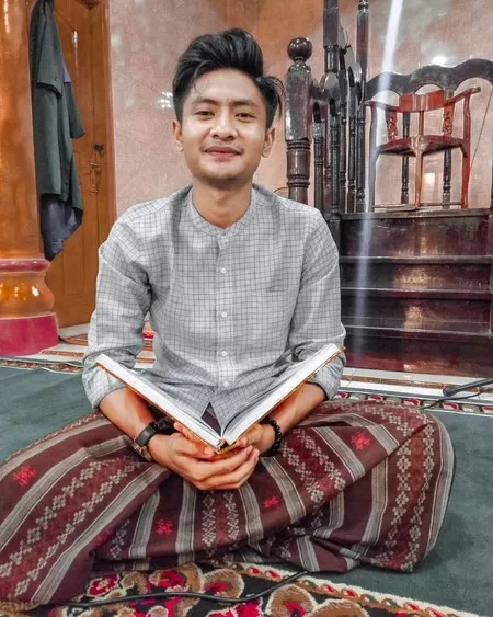 7 Potret Hazmi, Satu-Satunya Duta Aceh yang Masih Bertahan di LIDA 2021 - Mahasiswa Tampan Bersuara Merdu yang Dua Kali Dapat SO All Juri