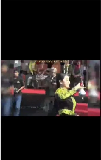 7 Potret Jadul Dewi Perssik Jadi Mayoret, Iringi Pasukan Drumben dengan Lihai - Nikmati Proses Walau Menyakitkan