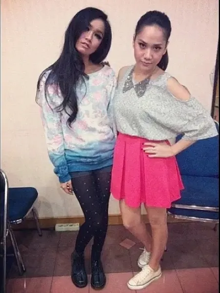 7 Potret Kebersamaan Bunga Citra Lestari dan Intan Ayu Pemeran Ocha 'DI SINI ADA SETAN' yang Ternyata Saudara Sepupu, Kompak - Kini Sama-sama Dikenal Sebagai Musisi