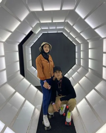 7 Potret Kebersamaan Evan Marvino dan Istri yang Makin Harmonis, Menikah dengan Taaruf - Berawal Dari Fans Kini Jadi Pasangan Hidup