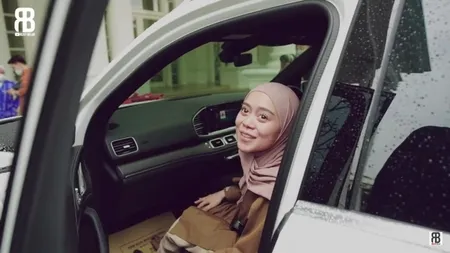 7 Potret Kejutan Ultah Lesti dari Rizky Billar, Dapat Mobil Mewah Warna Putih dan Jam Tangan Idaman - Sampai Dibikin Nangis Terharu