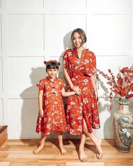 7 Potret Kekompakan Gempi & Gisella Anastasia Pakai Baju Kembaran, Sama-Sama Cantik - Ibu dan Anak Rasa Kakak Beradik