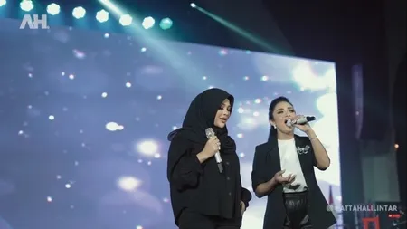 7 Potret Krisdayanti dan Aurel Hermansyah Tampil Duet Sepanggung, Kompak Nyanyikan 'Makin Aku Cinta' - Epik Banget Bikin Merinding