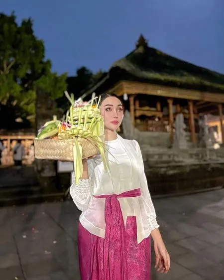 7 Potret Lucinta Luna Tanpa Make Up yang Malah Banjir Pujian Netizen, Cantik Natural Bikin Pangling - Makin Berani Jadi Diri Sendiri