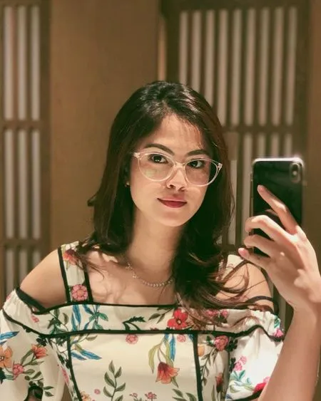 7 Potret Mirror Selfie Hana Saraswati Bintang Sinetron 'BUKU HARIAN SEORANG ISTRI', Tak Cuma Bergaya Cantik Tetapi Juga Nyentrik