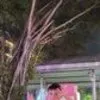 7 Potret Naka Joget Dengarkan Lagu dari Timur Sambil Digendong di Pundak Arie Kriting, Asyik Banget Gayanya