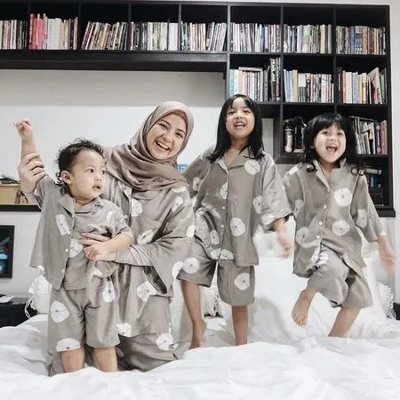 7 Potret Natasha Rizky yang Tetap Cantik dan Langsing Bak ABG Meski Sudah Punya 3 Anak