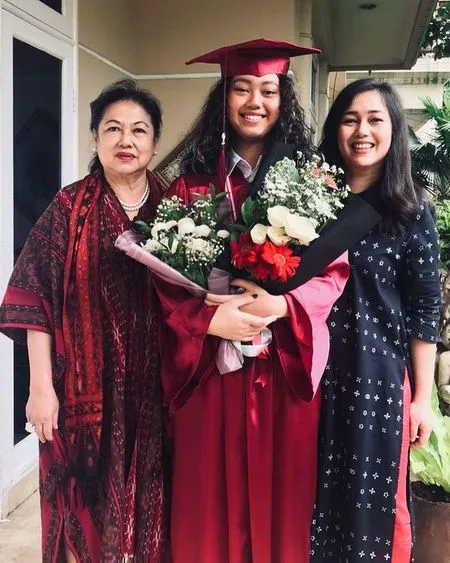 7 Potret Nayyara Putri Kedua Tora Sudiro dengan Mantan Istri Pertama, Cantik dan Sudah Beranjak Remaja