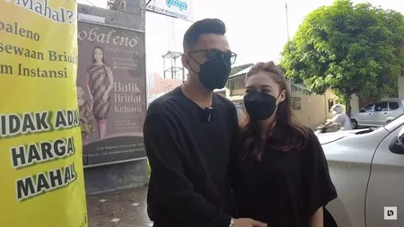 7 Potret Nella Kharisma yang Ngidam Beli Batik, Teringat Acara Lamaran - Dory Harsa Jadi Suami Siaga