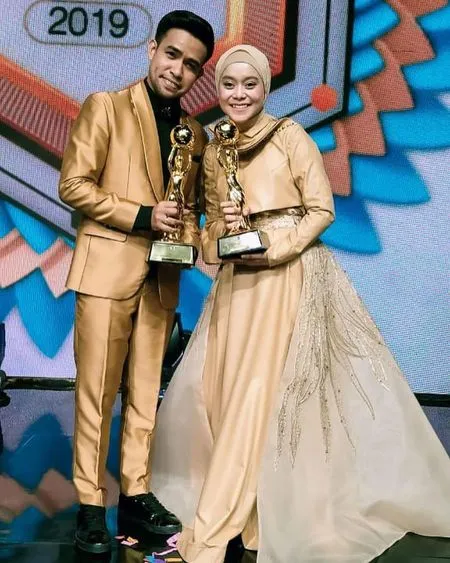 7 Potret Pasangan Duet Dangdut yang Berhasil Bikin Baper, Ada yang Malu-Malu Akui Cinta - Nikah Beneran