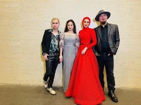 7 Potret Penampilan Mulan Jameela di AMI Awards 2021, Anggun Dalam Balutan Gaun Merah Merona - Wajah Cantik Disebut Mirip Tissa Biani Calon Menantunya