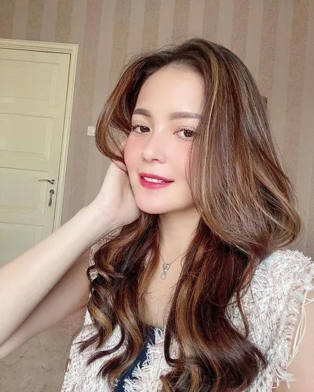 7 Potret Pesona Voke Victoria Pemeran Antagonis Di Suara Hati Istri Yang Ternyata Keibuan Kapanlagi Com