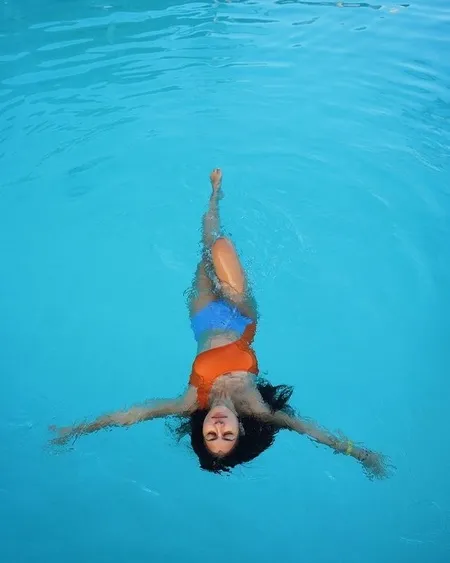 7 Potret Pevita Pearce Pamer Body Goals dan Pesona Eksotis dalam Balutan Swimsuit