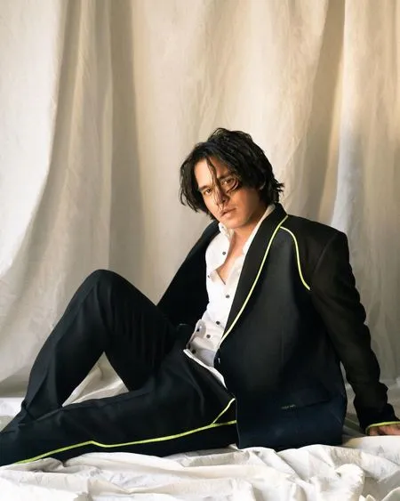 7 Potret Photoshoot Terbaru Rangga Azof Bintang 'BUKU HARIAN SEORANG ISTRI', Tampil Macho dan Gagah Abis Bak Pangeran