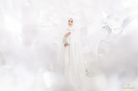 7 Potret Prewedding Ria Ricis dan Teuku Ryan yang Bertema Serba Putih, Cantik Paripurna Pancarkan Aura Calon Pengantin